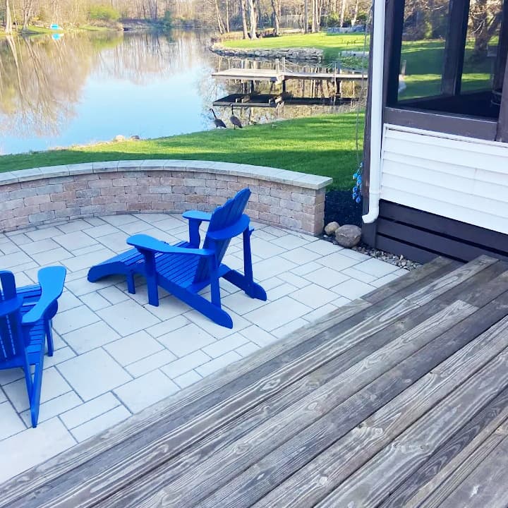 Professional patio and retaining wall installation in Cleveland showcasing expert craftsmanship